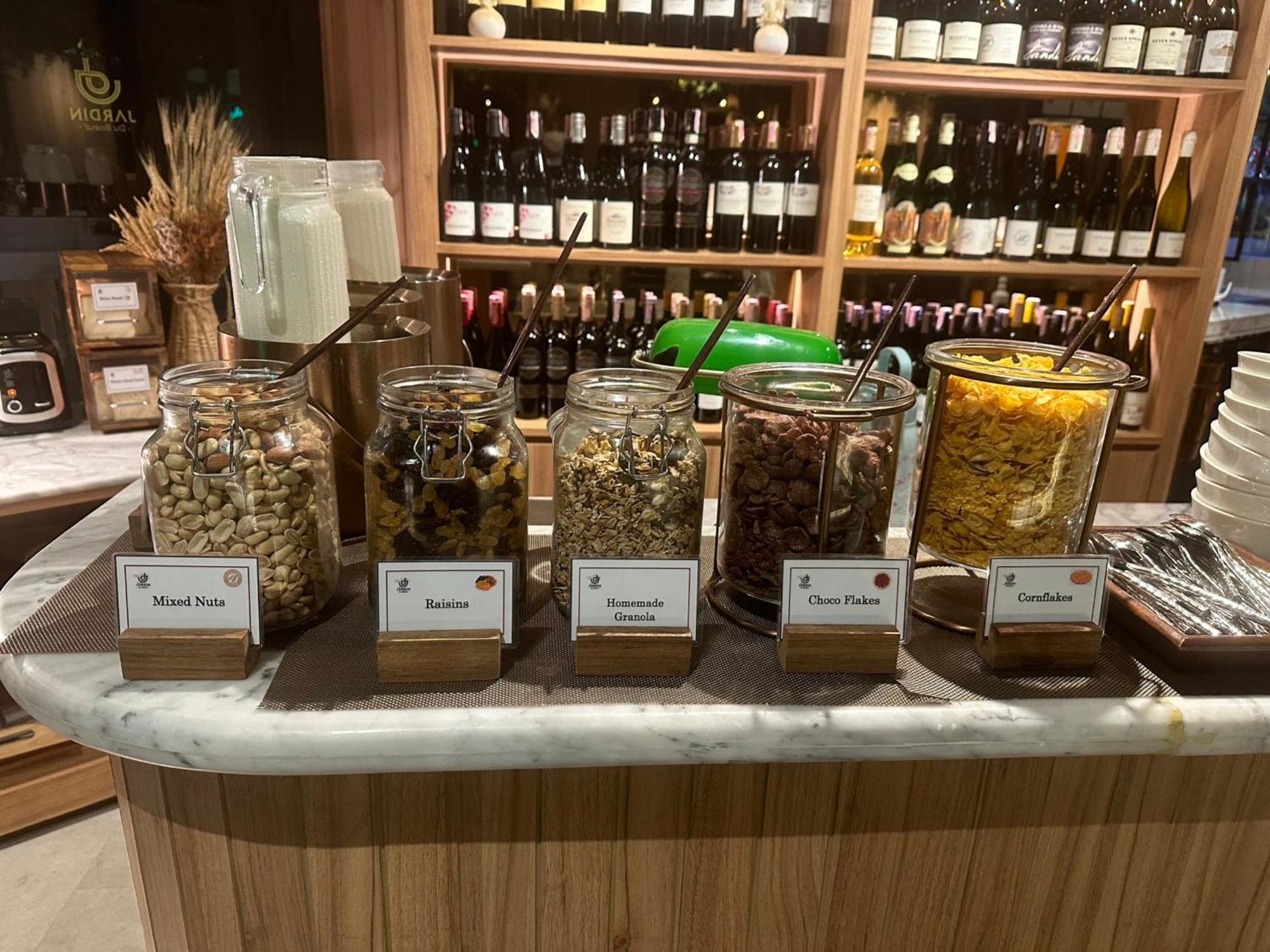 Somerset Rama 9 방콕 외부 사진 Dried tea leaves at a tea bar