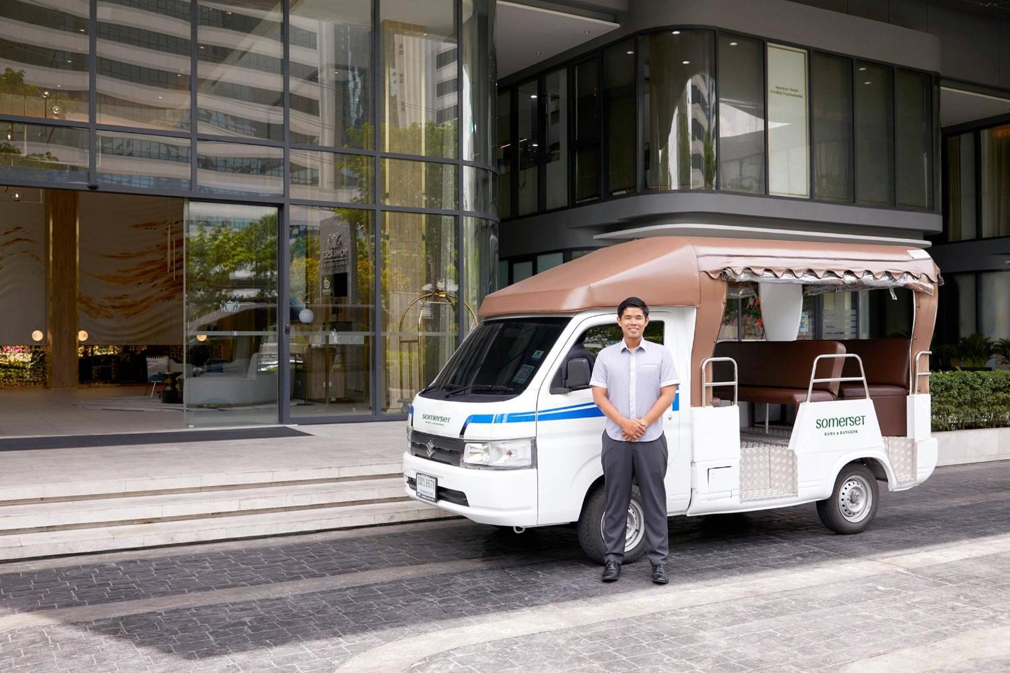 Somerset Rama 9 방콕 외부 사진 The hotel's Tuk Tuk