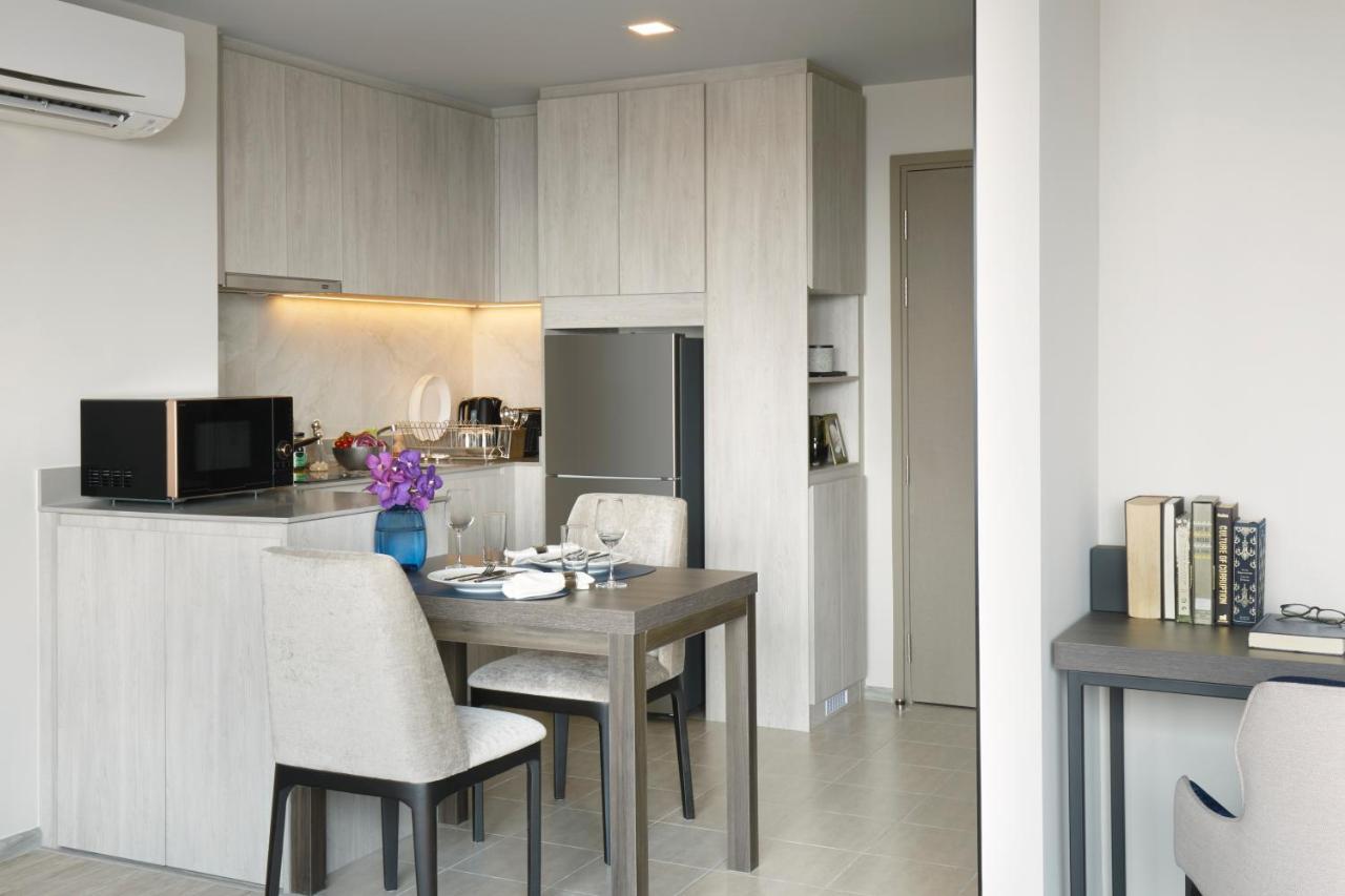 Somerset Rama 9 방콕 외부 사진 A typical kitchen in a condominium